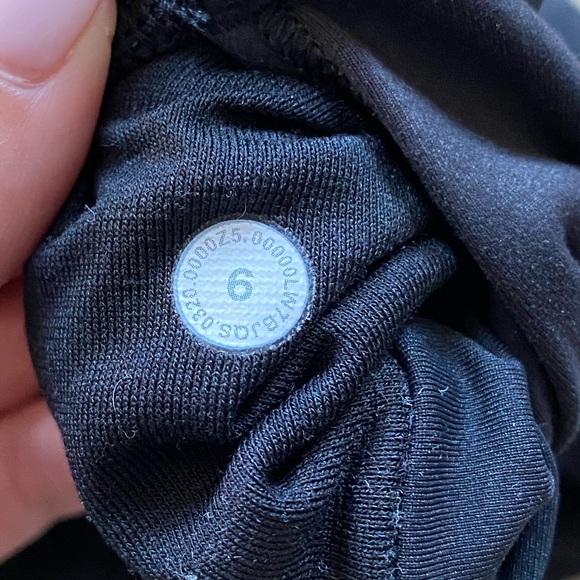 Lululemon Wunder Train Shorts 6” - Picture 3 of 3